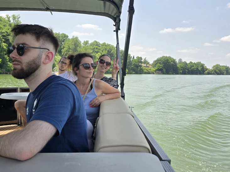 image représentant l'équipe de France Challenge lors d'une promenade en bateau