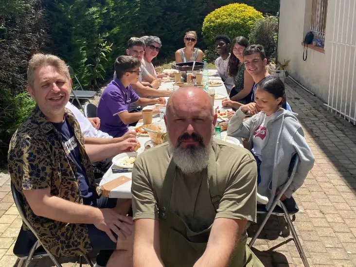 image représentant l'équipe de France Challenge lors d'un repas d'entreprise